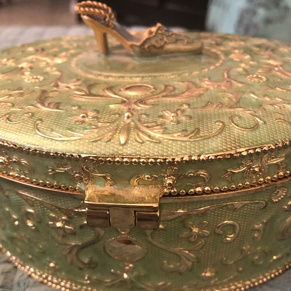 🌴SOLD on Mercari!🌴Victorian dresser jewelry box - Picture 4 of 5